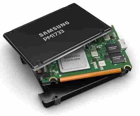 Samsung uvedl supervýkonné PCIe 4.0 SSD pro Epyc 7002: 8 GB/s a 1,5 milionu IOPS