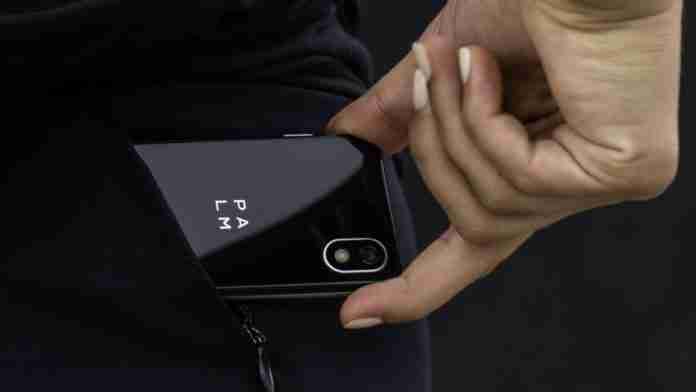 Palm se vrací s prťavým smartphonem, který má jedno velké ALE