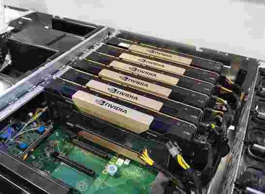 Nvidia ještě zrychlila Voltu. Tesla V100S má vyšší výkon a rekordní propustnost pamětí