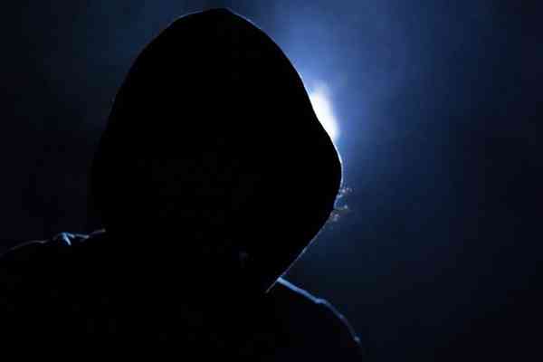 Pozor na aplikace z neoficiálních zdrojů, často stahují bankovní malware
